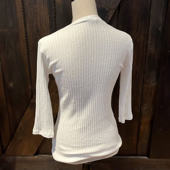 SMF Wonan ribbed creamy white peep hole 3 quarter length sleeve vneck top - Picture 4 of 9